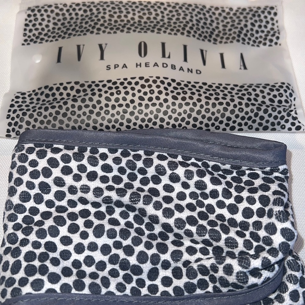 Ivy Olivia spa headband new